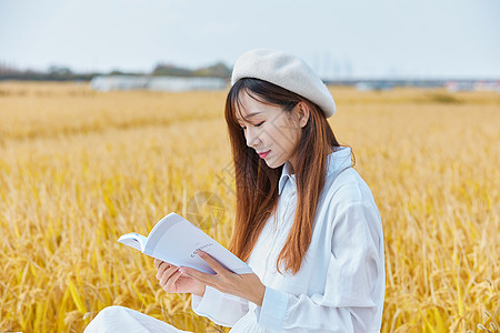 文艺清新女生户外阅读图片