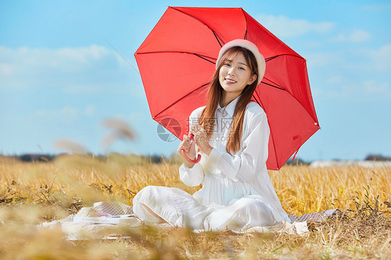 文艺美女手撑红色雨伞图片