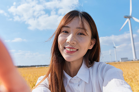 年轻美女自拍背景图片