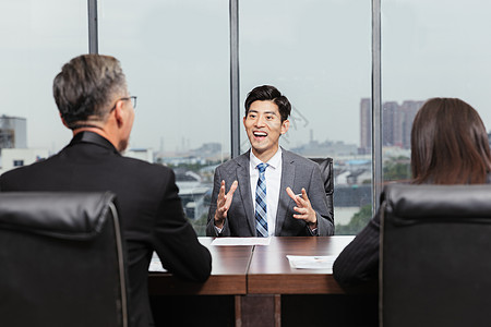 青年男性求职面试 图片