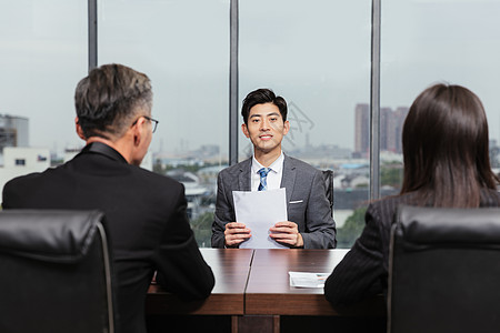 青年男性求职面试 图片