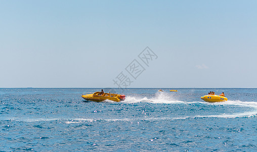 巴厘岛海上飞鱼船运动图片
