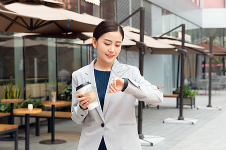 女人手表商务美女看手表时间背景