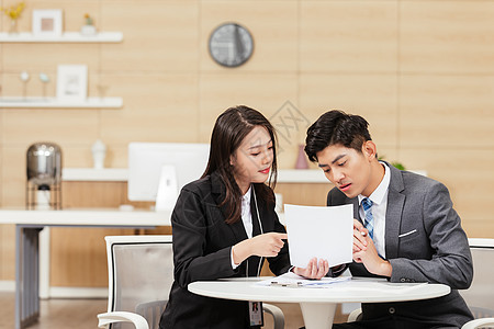 照片  |面试官与填表格的求职男性元素  |商务女性求职面试元素