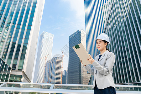 女性建筑工程师美女户外办公图片