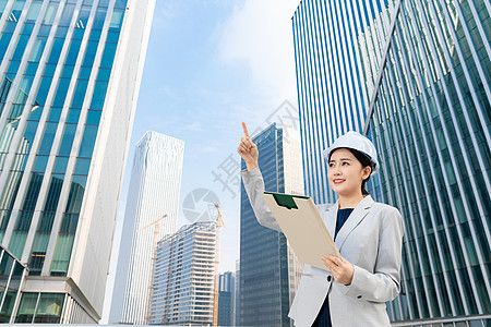 女性建筑工程师美女户外办公图片