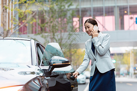 美女打电话商务女性驾车出行打电话背景