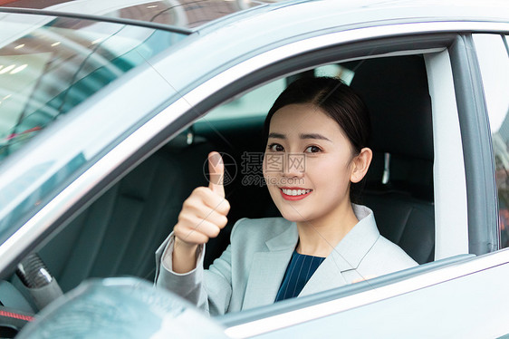 商务女性白领美女司机驾车图片