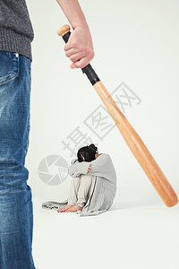丈夫用棒球棍殴打妻子图片素材
