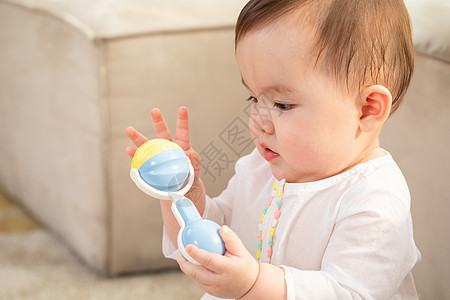 婴儿玩玩具图片