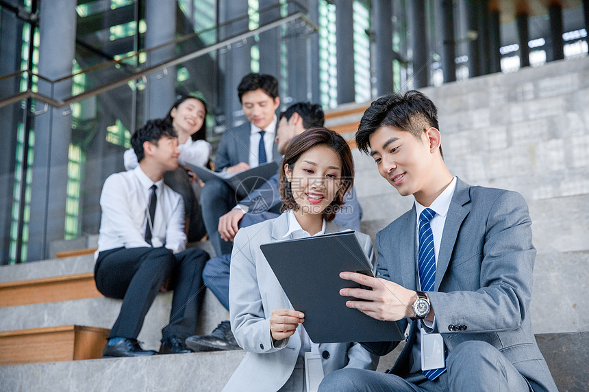 商务男女交流合作高清图片下载 正版图片 摄图网