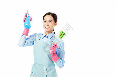 家政服务女性手拿喷壶和长柄清洁刷背景图片