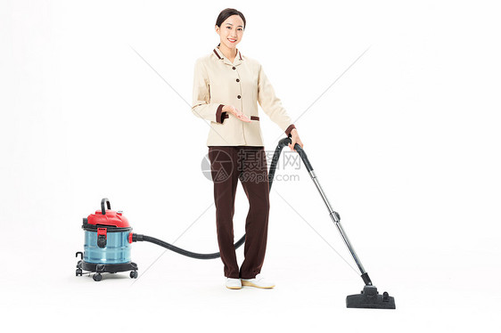 家政服务女性使用吸尘器图片