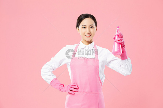 家政服务女性清理玻璃图片