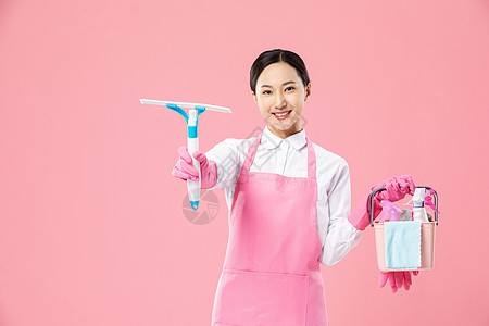 家政服务女性洒水清洁图片