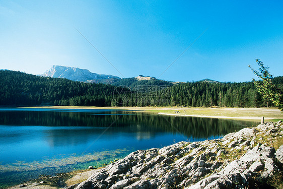 黑湖黑山图片