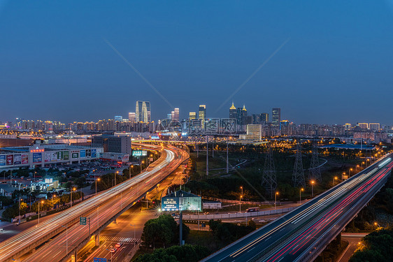 苏州工业园区夜景高架桥车流图片