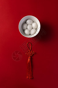 红底新年素材一碗汤圆和中国结背景