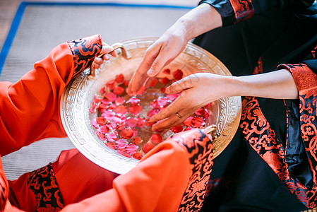 玫瑰花水陕西特色古代美女净手背景