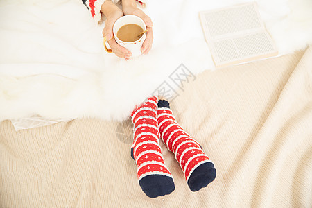 冬季居家女性保暖穿着棉袜喝咖啡图片