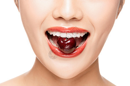 美女嘴巴吃樱桃特写图片