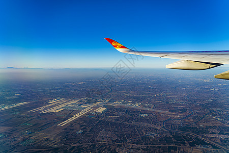 飞机窗外大兴国际机场图片