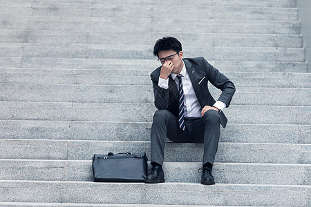 商务男性下班回家崩溃图片素材