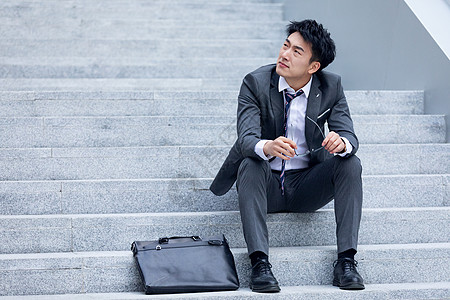 失业人商务男性下班回家崩溃背景