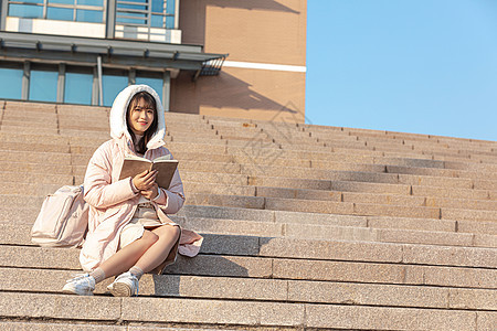 青年女性学习图片