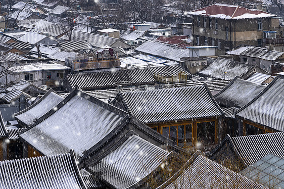 雪中四合院图片