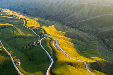 新疆草原山路航拍高清图片