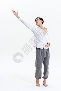 男性舞者舞蹈动作伸展图片