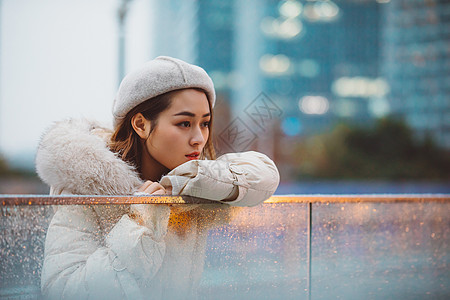 孤单,冬季都市美女憧憬未来背景