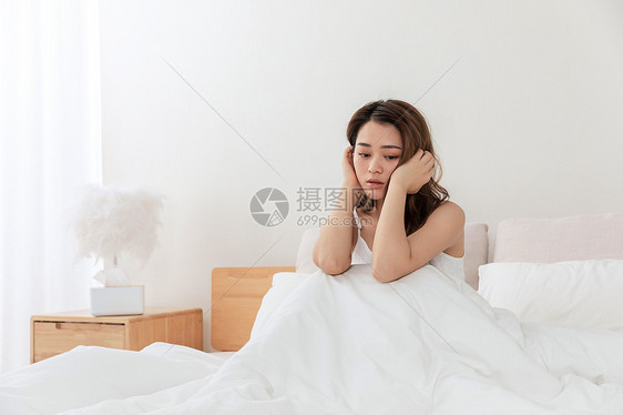 女性失恋伤心情绪崩溃图片