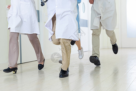 跑步的人医生护士走廊疾跑背景