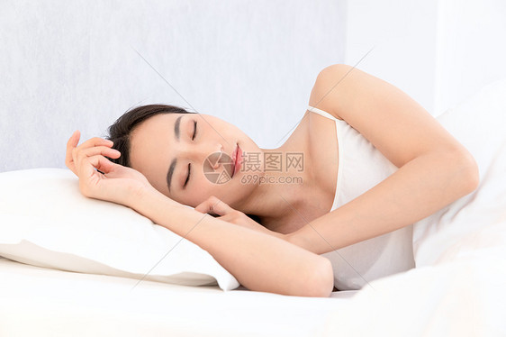 青年居家女性睡觉睡眠图片