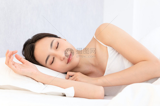 青年居家女性睡觉睡眠图片