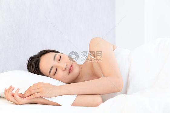 青年居家女性睡觉睡眠图片