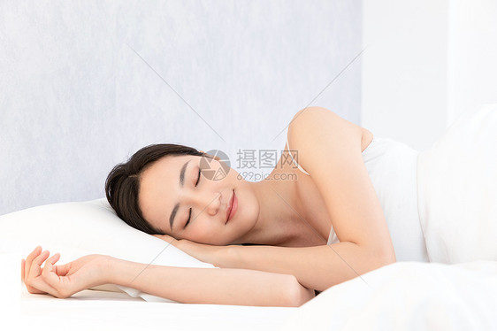 青年居家女性睡觉睡眠图片