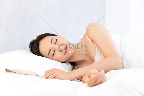 青年居家女性睡觉睡眠图片