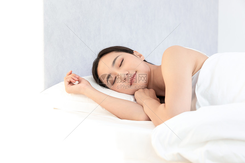 青年居家女性睡觉睡眠图片