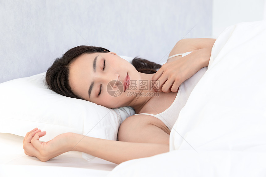 青年居家女性睡觉睡眠图片