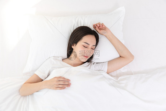 居家青年女性睡觉睡眠图片