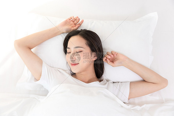 居家青年女性睡觉睡眠图片