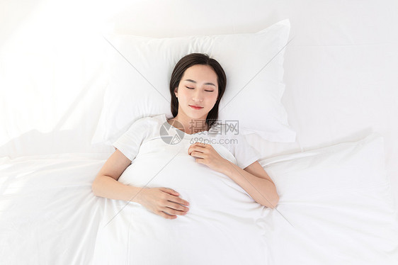 居家青年女性睡觉睡眠图片