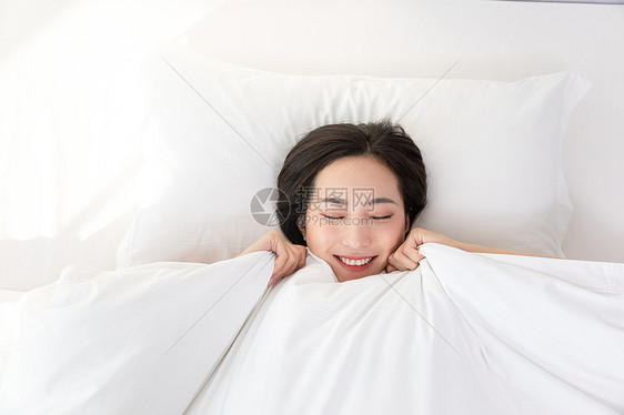 居家青年女性睡觉睡眠图片