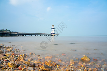 城市蓝天珠海海边海滩礁石背景