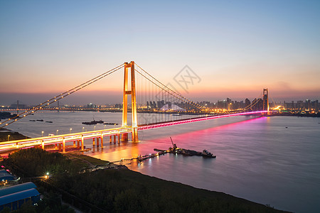 灯光璀璨的武汉杨泗港长江大桥夜景图片