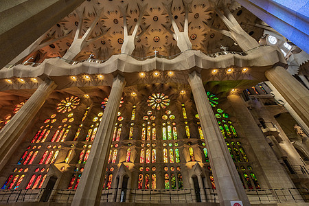 西班牙巴塞罗那旅游景点圣家堂内部高清图片