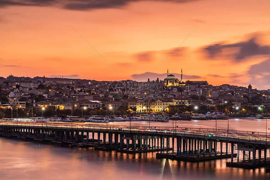 土耳其伊斯坦布尔城市夜景天际线图片